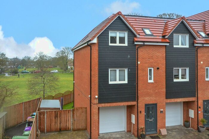 3 Bedroom End Of Terrace House To Rent In High Street, New Romney, TN28