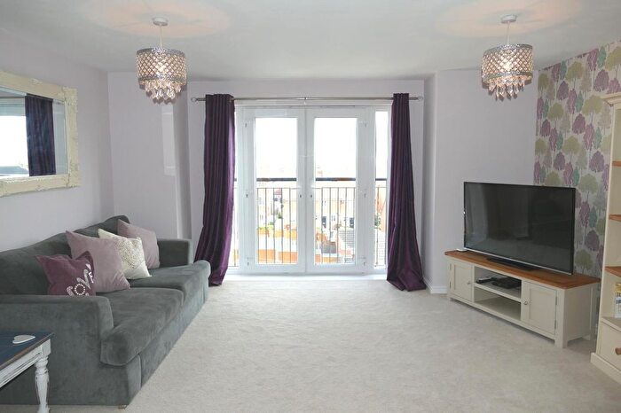 2 Bedroom Flat To Rent In New Forest Way, Leeds, West Yorkshire, LS10