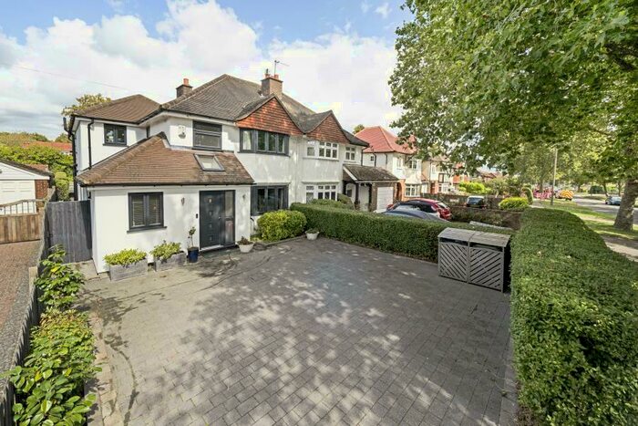4 Bedroom Semi-Detached House To Rent In New Haw, KT15