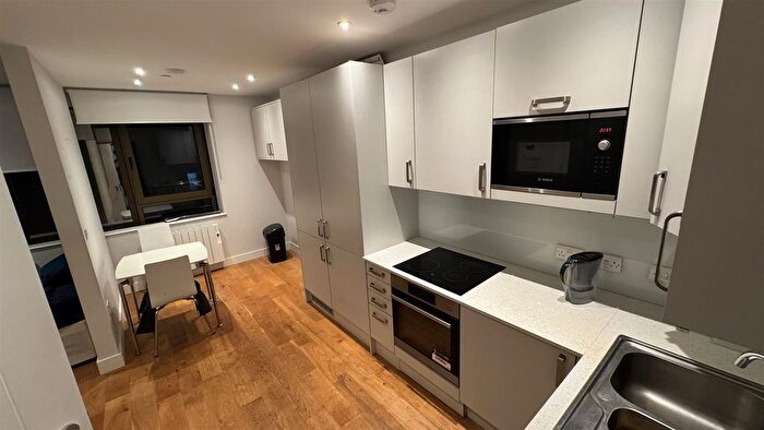 1 Bedroom Flat To Rent In High Street, Feltham, TW13