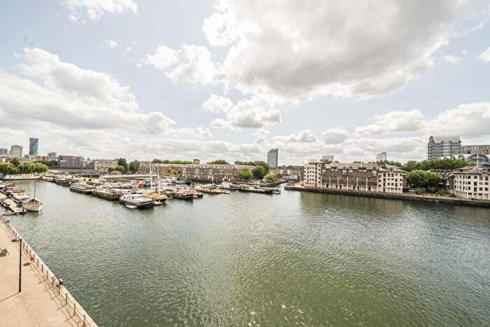 4 Bedroom Flat For Sale In Aland Court, Rotherhithe, SE16