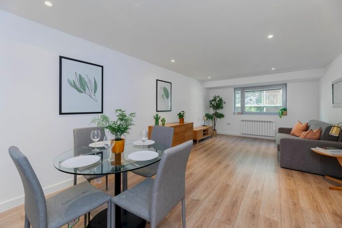 2 Bedroom Flat To Rent In New Compton Street, London, WC2H