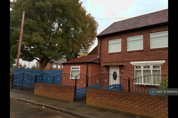 4 Bedroom Semi-Detached House To Rent In Railway Street, Hebburn, NE31