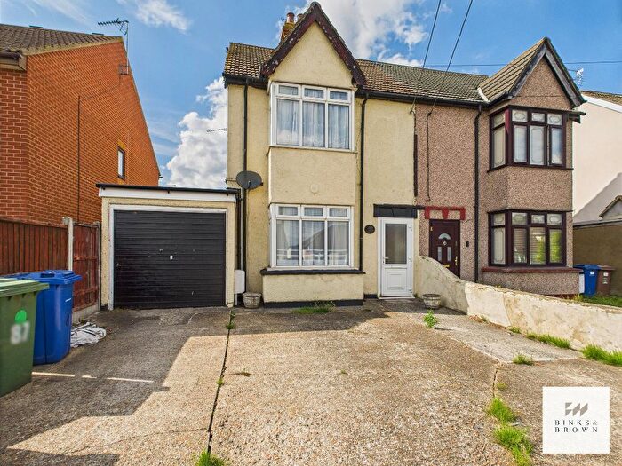 3 Bedroom Semi-Detached House For Sale In Giffords Cross Road, Corringham, Essex, SS17