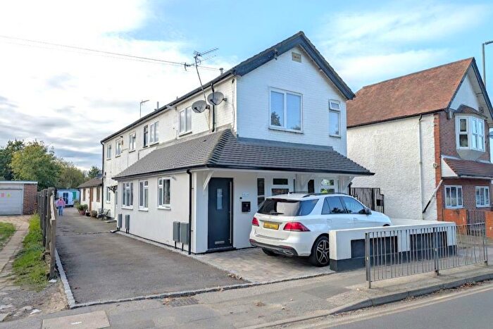 1 Bedroom Flat To Rent In New Haw, Surrey, KT15