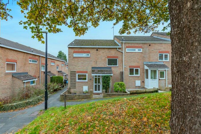 2 Bedroom End Of Terrace House To Rent In Cranberry Walk - Coombe Dingle, BS9