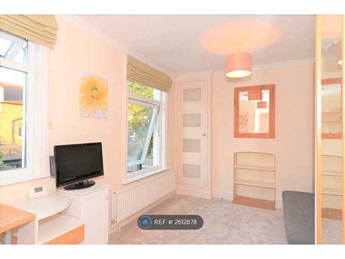 Studio To Rent In Foulser Road, London, SW17