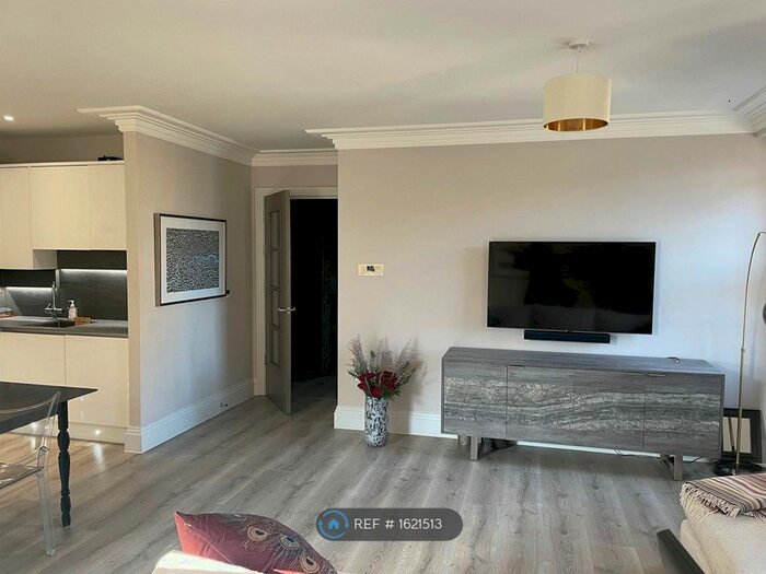 2 Bedroom Flat To Rent In The Waterfront, Windsor, SL4