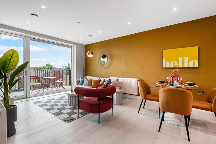 2 Bedroom Apartment For Sale In Makers Yard, London, E16