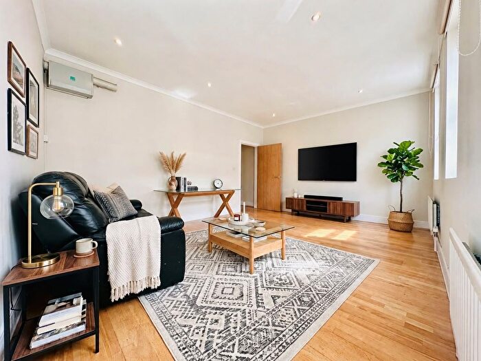 1 Bedroom Flat To Rent In Balham Grove, London, SW12