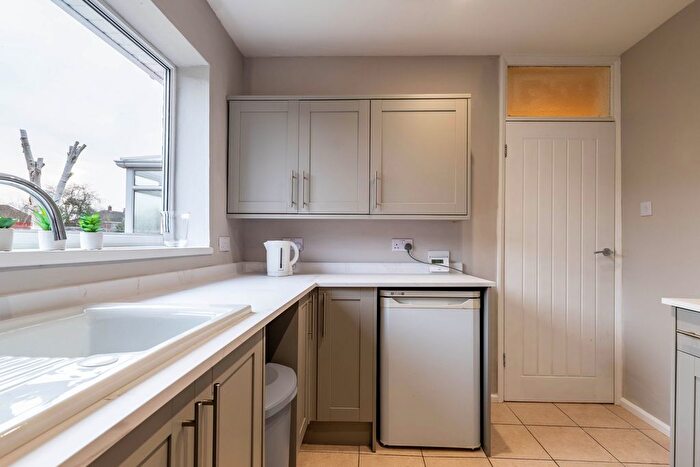 2 Bedroom Bungalow For Sale In Wanlip Lane, Birstall, Leicester, LE4