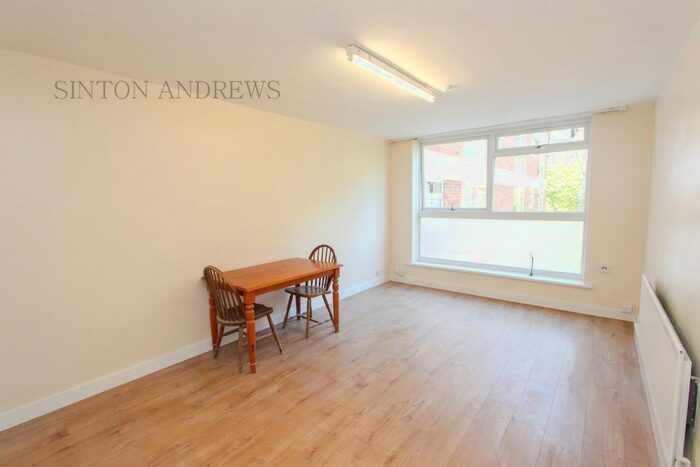 2 Bedroom Flat To Rent In Langham Gardens, Ealing, W13