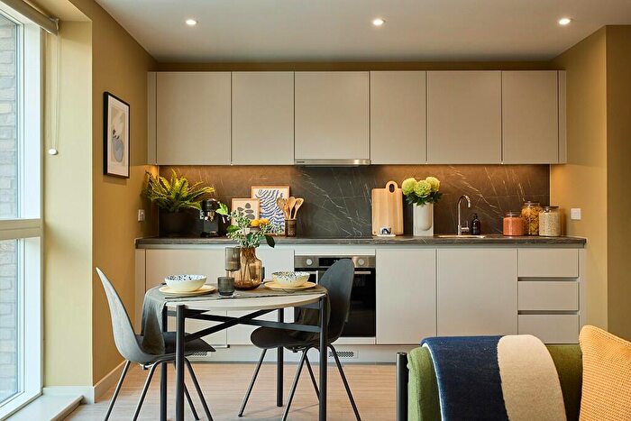 Apartment To Rent In Candleriggs, Glasgow, G1