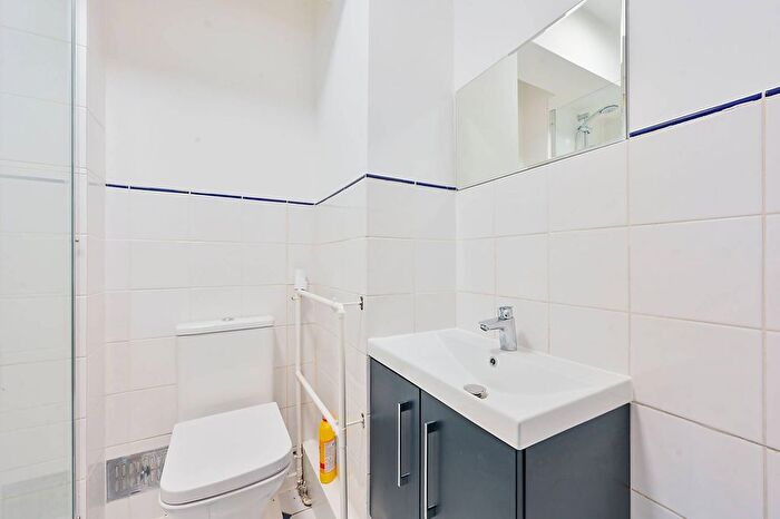 Studio To Rent In Hamlet Gardens, Hammersmith, London, W6