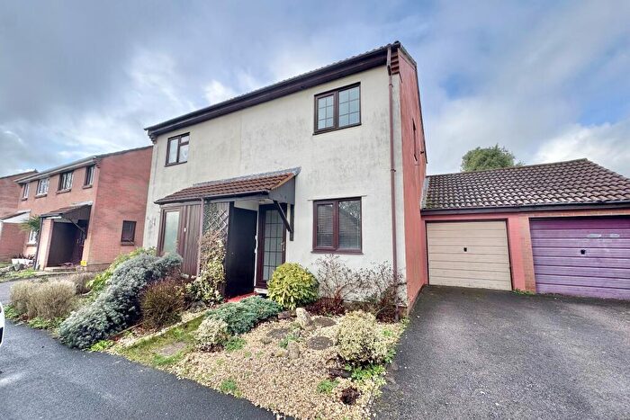 2 Bedroom Semi Detached House For Sale In Goodwood Close, Titchfield Common, PO14