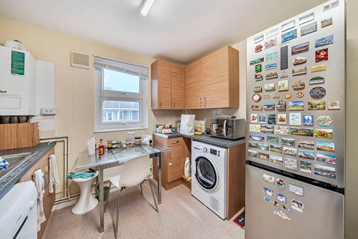 1 Bedroom Flat To Rent In Wilcox Close, Vauxhall, London, SW8