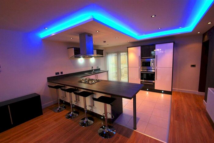 2 Bedroom Flat To Rent In Hollybank Apartments, Chapel Allerton, Leeds, LS7