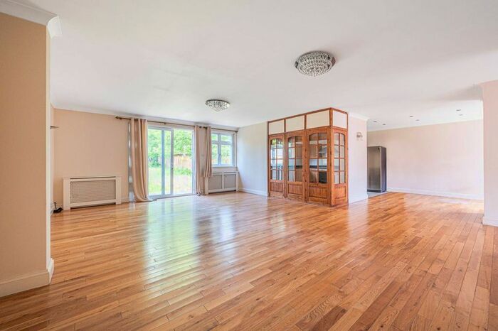 5 Bedroom Property To Rent In Basing Hill, Golders Green, London, NW11