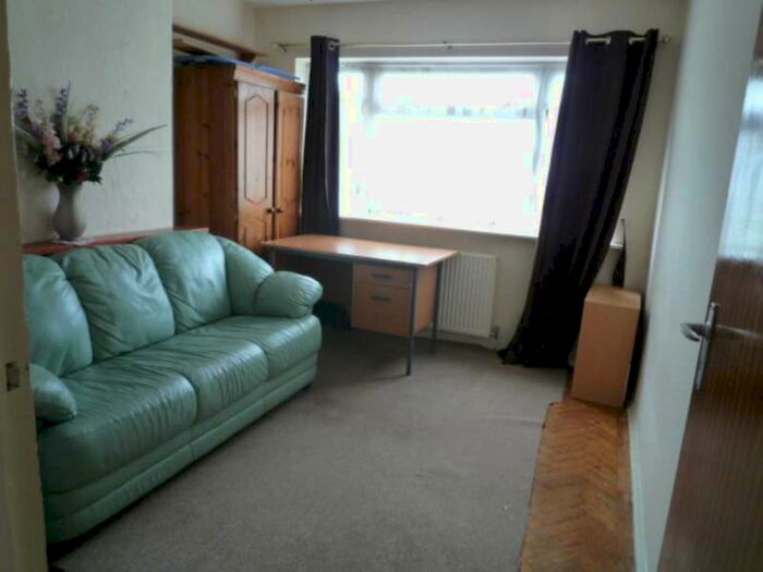 2 Bedroom Flat To Rent In Barnsdale Road, Reading, RG2