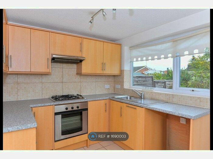 2 Bedroom Bungalow To Rent In Edgeworth Drive, Carterton, OX18