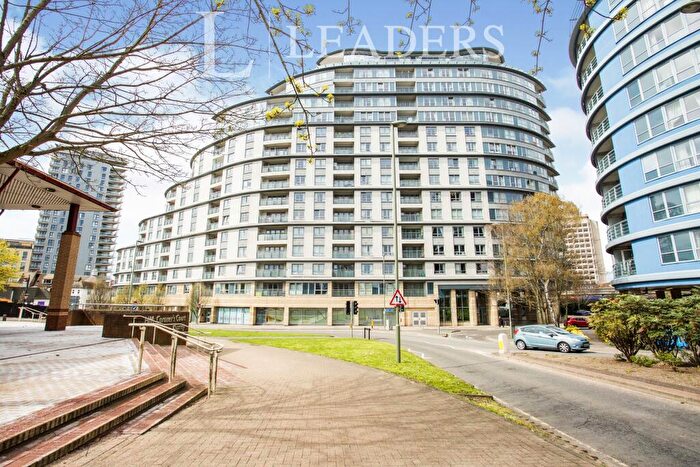 2 Bedroom Flat To Rent In Station Approach, Woking, GU22