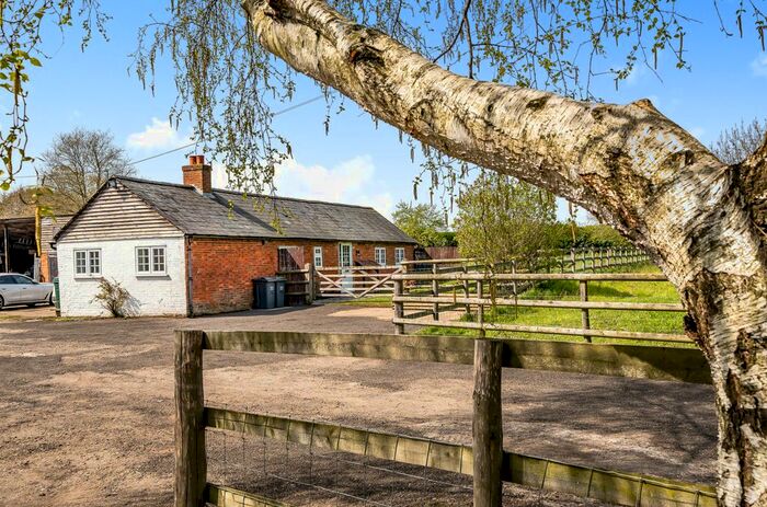 1 Bedroom Detached House To Rent In Church Lane, Tonbridge, TN12