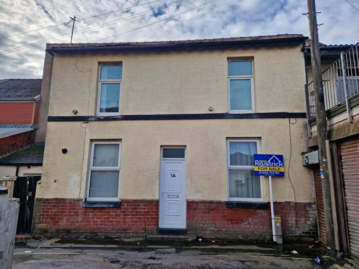 2 Bedroom End Of Terrace House For Sale In Amberbanks Grove, Blackpool, FY1