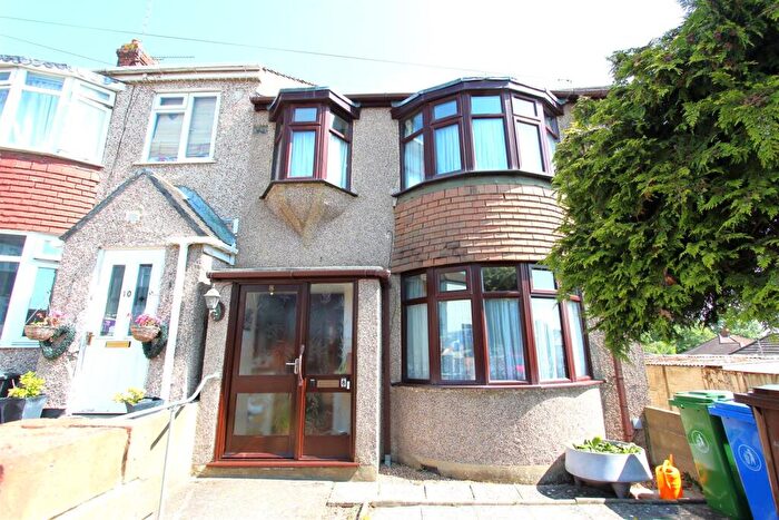 3 Bedroom End Of Terrace House For Sale In Grove Road, Gillingham, ME7