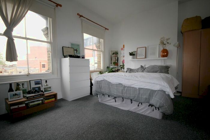 4 Bedroom Maisonette To Rent In Ferndale Road, Brixton, London, SW9