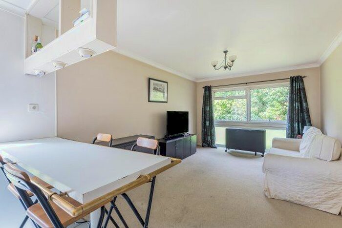 1 Bedroom Flat To Rent In Cooden Close, Bromley, BR1