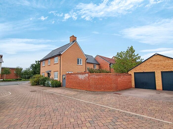 3 Bedroom Semi-Detached House For Sale In Hazel Grove, Silsoe, Bedfordshire, MK45