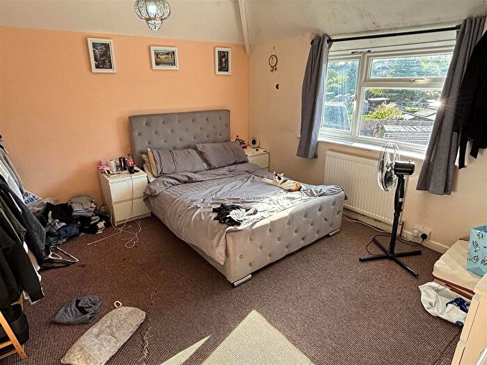 3 Bedroom Semi-Detached House For Sale In Sheldon Road, Chippenham, SN14
