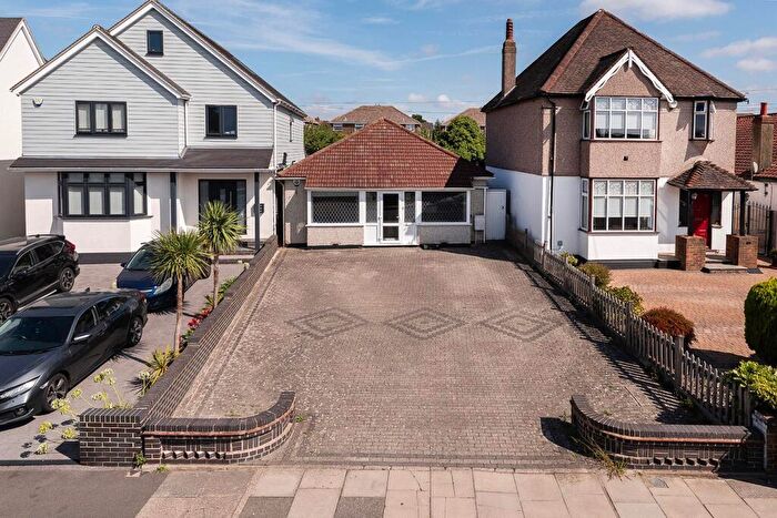 2 Bedroom Detached Bungalow For Sale In Bean Road, Bexleyheath, DA6