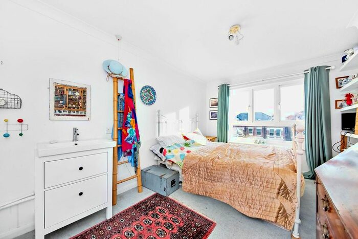 1 Bedroom Flat To Rent In Cedar Close, Norwood, London, SE21