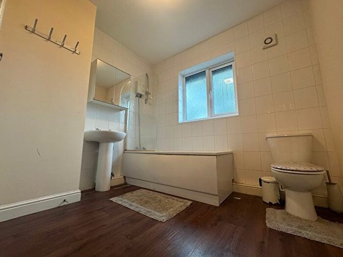 3 Bedroom Flat To Rent In Nethershire Lane, Sheffield, S5