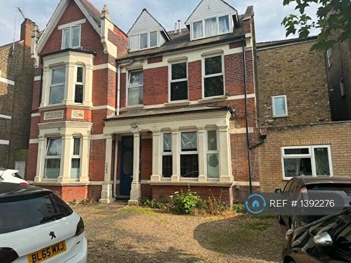 2 Bedroom Flat To Rent In Walm Lane, London, NW2