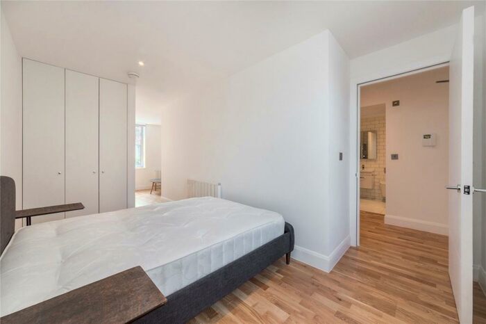 Flat To Rent In Denmark Road, London, SE5