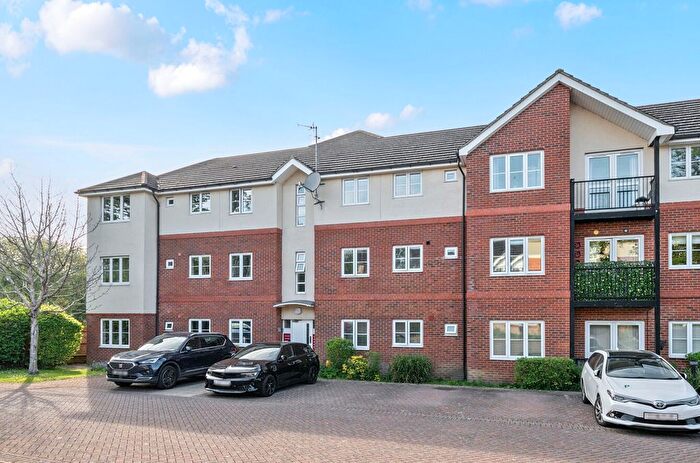 2 Bedroom Flat For Sale In Guildford, Surrey, GU2