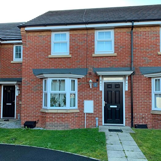 3 Bedroom Property To Rent In Carr Close, Rochdale, OL16