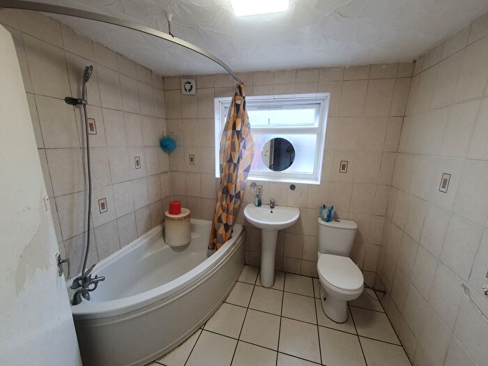 3 Bedroom Terraced House For Sale In Gladstone Road, Southall, UB2