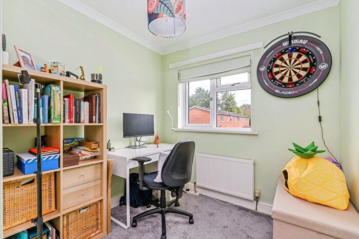 3 Bedroom End Of Terrace House For Sale In Whitnash Close, Balsall Common, CV7