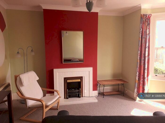 2 Bedroom Flat To Rent In Queen Mary Road, Crystal Palace, SE19