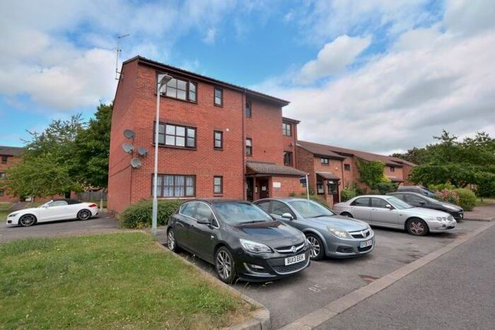 Studio To Rent In Verona Close, Uxbridge, UB8