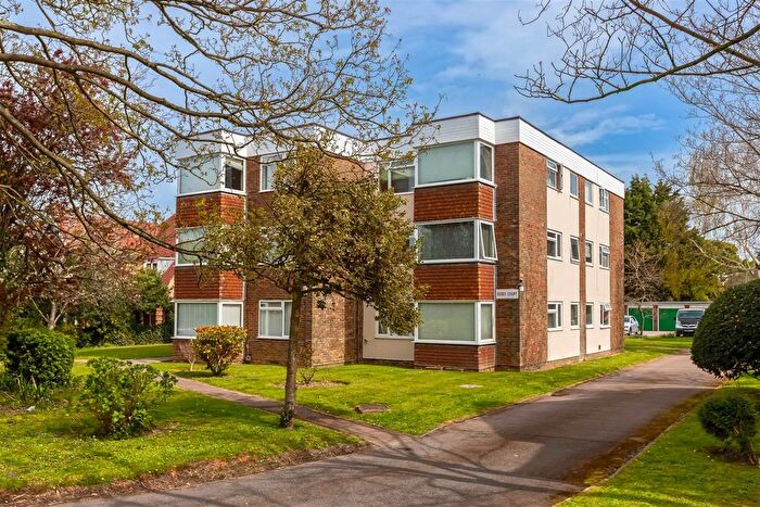 1 Bedroom Flat For Sale In West Avenue, Worthing, BN11
