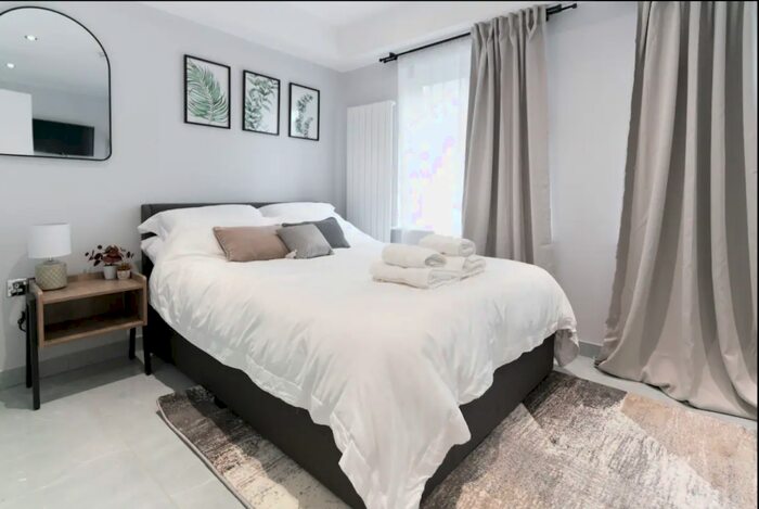 5 Bedroom House To Rent In Saint Davids Square, London, London, E14
