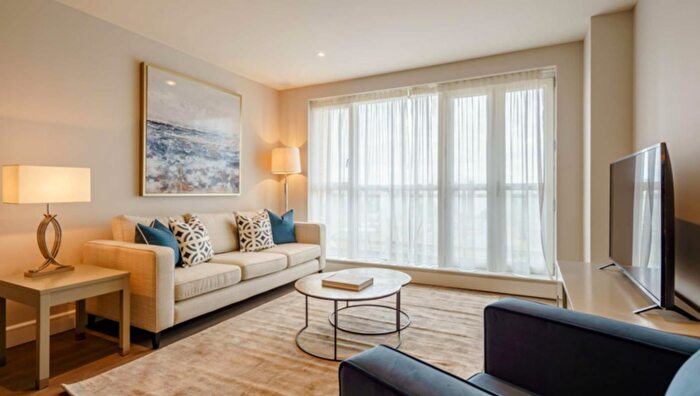 2 Bedroom Flat To Rent In Circus Apartments, Westferry Circus, London, E14