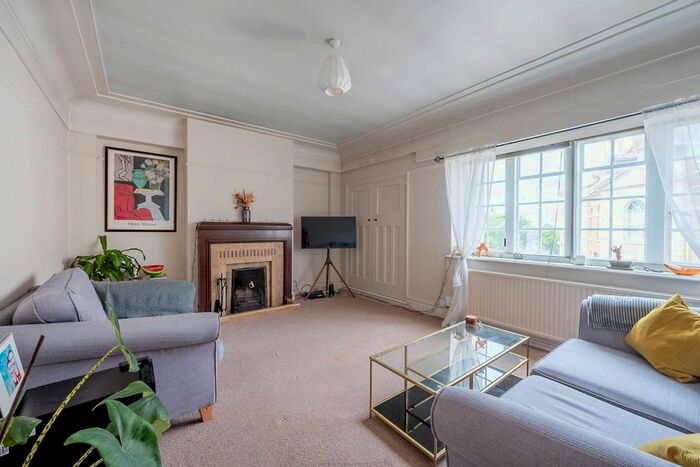 2 Bedroom Flat To Rent In Hill Street, Richmond, TW9