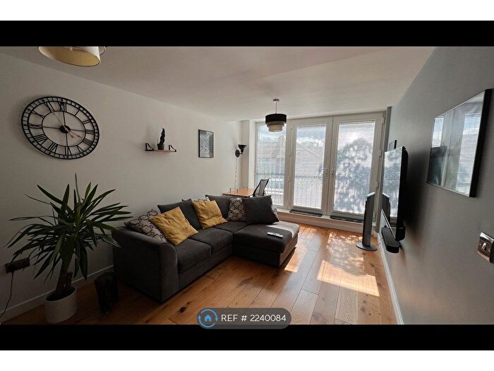 1 Bedroom Flat To Rent In Portman House, Romford, RM1