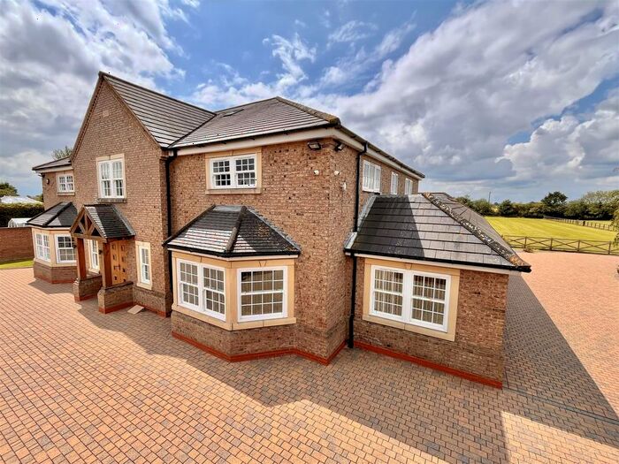 6 Bedroom Detached House For Sale In York Road, Cliffe, Selby, YO8