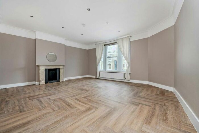 4 Bedroom Flat To Rent In Earls Court Road, London, SW5